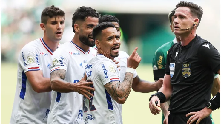 Juan Pablo Vojvoda y Fortaleza enfrentan dificultades por las bajas de cara al partido contra Colo Colo.