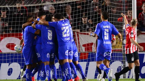 Universidad de Chile consiguió un tremendo triunfo ante Estudiantes de La Plata en Argentina (Foto: Baires/Photosport)