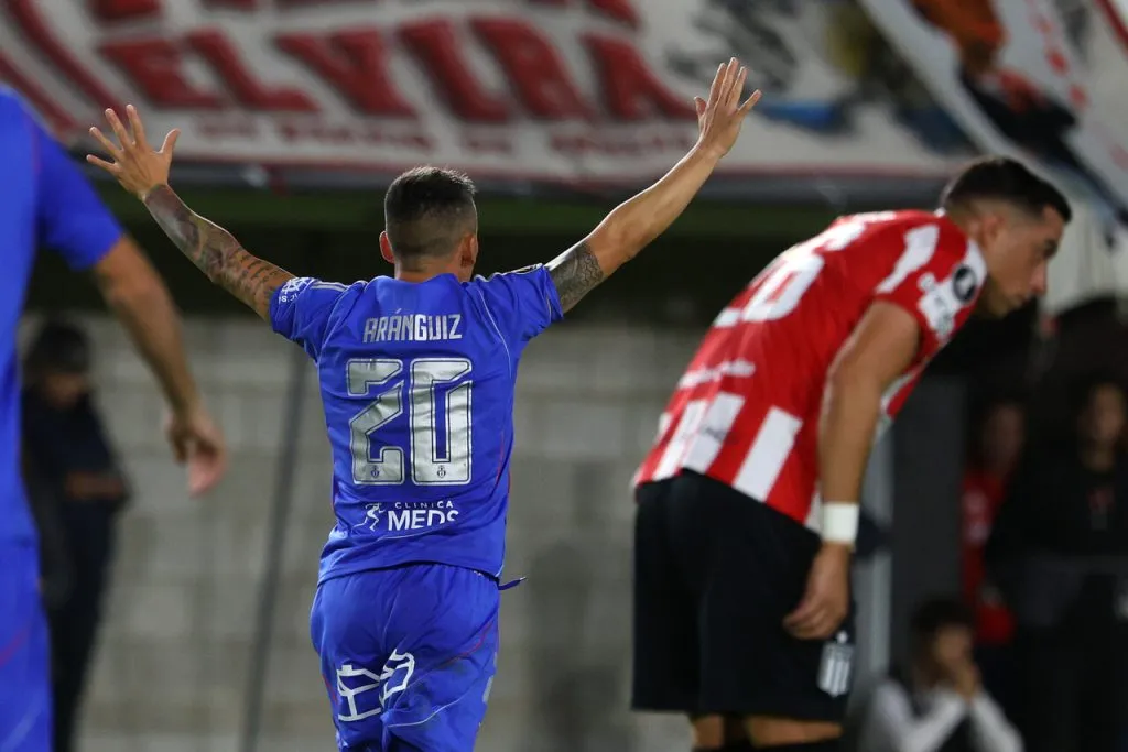 Aránguiz se llena de elogios | Foto: Photosport