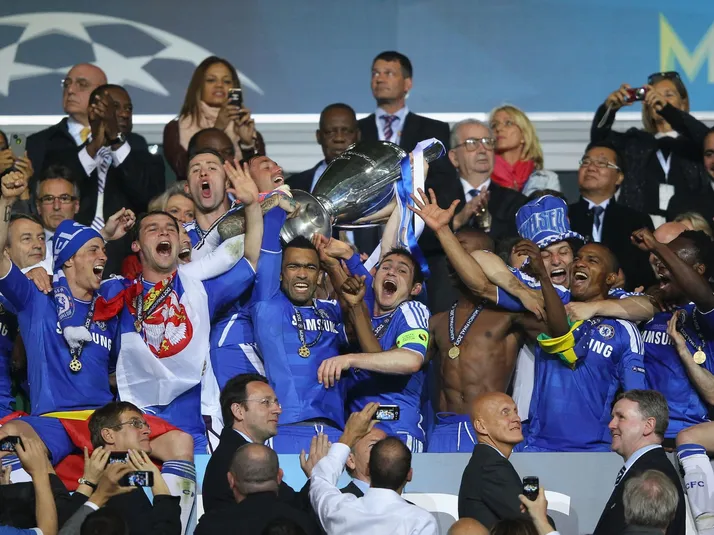 Es amigo de Vidal, fue campeón de la Champions y ahora visita a Colo Colo