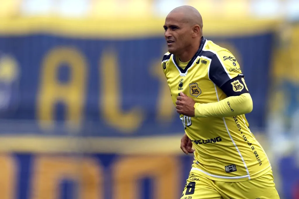 Humberto Suazo resalta el nivel de Universidad de Chile frente a Estudiantes de La Plata. (Foto: Photosport)