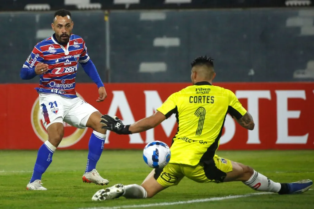 El único antecedente en Santiago fue victoria para Fortaleza 4-3. | Foto: Photosport