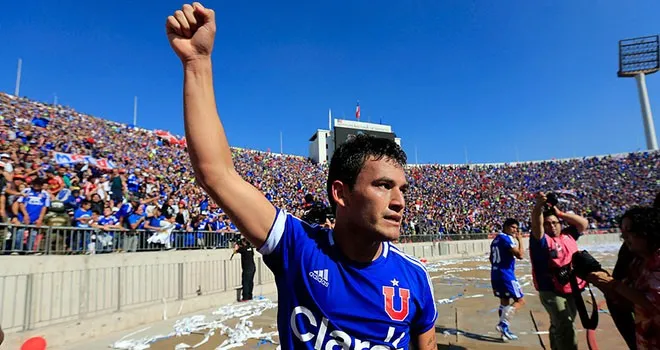 Charles Aránguiz fue protagonista del último triunfo de la U ante Colo Colo de local: convirtió un gol | FOTO: Archivo