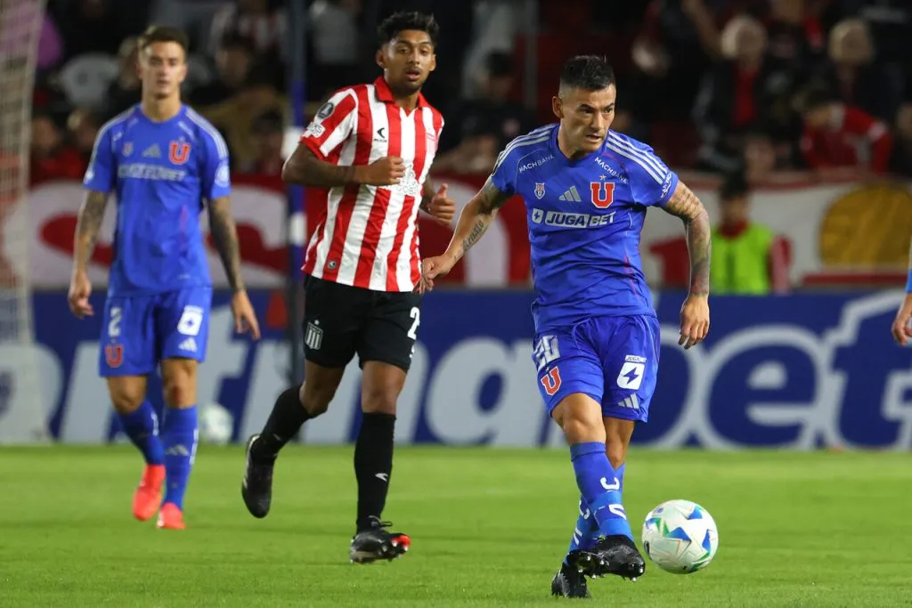 Aránguiz sigue recibiendo elogios | Foto: Photosport