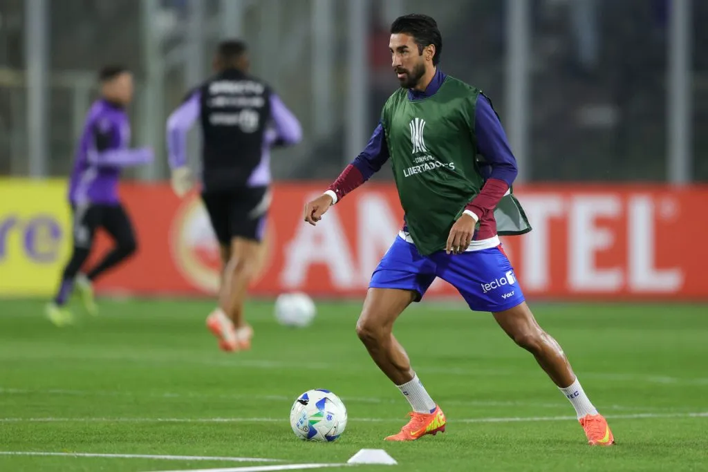 Lucero no fue bien recibido en Colo Colo | Foto: Photosport