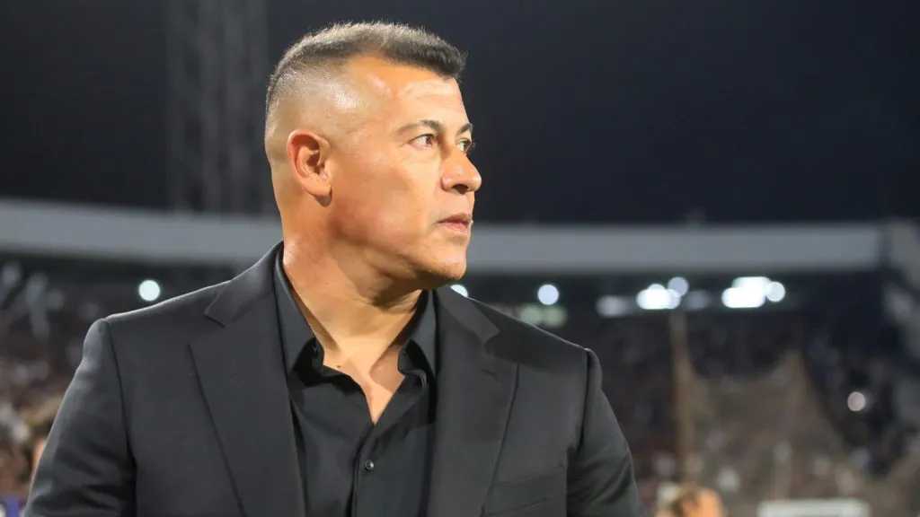 Jorge Almirón se mostró afectado por la muerte del papa Francisco I.