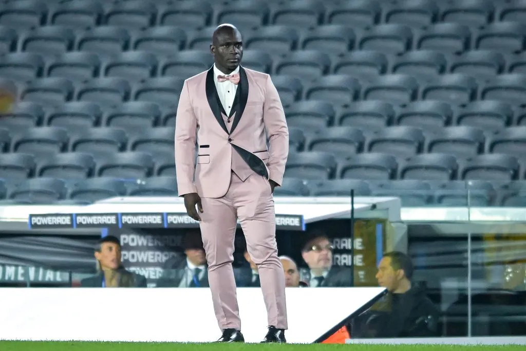 Este traje vistió el martes Segundo Castillo en la visita de Barcelona de Guayaquil a River Plate por Copa Libertadores. (Foto: Marcelo Endelli/Getty Images)