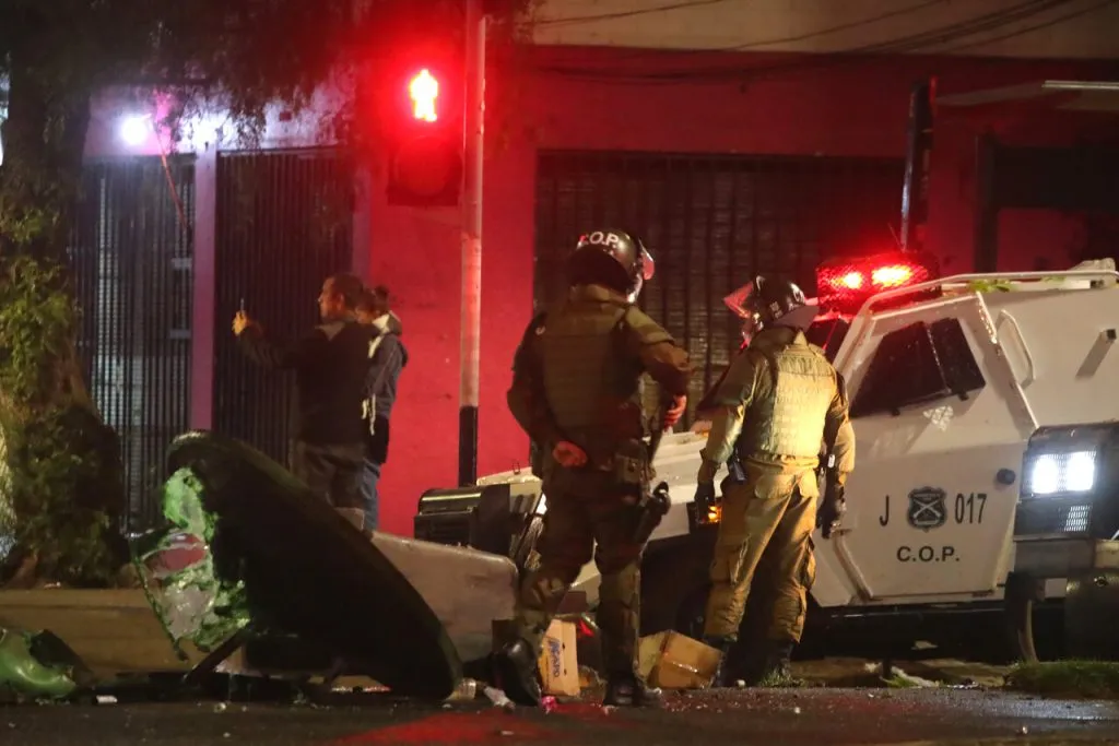 En tragedia terminó el duelo entre Colo Colo y Fortaleza: dos hinchas fallecidos (Photosport).