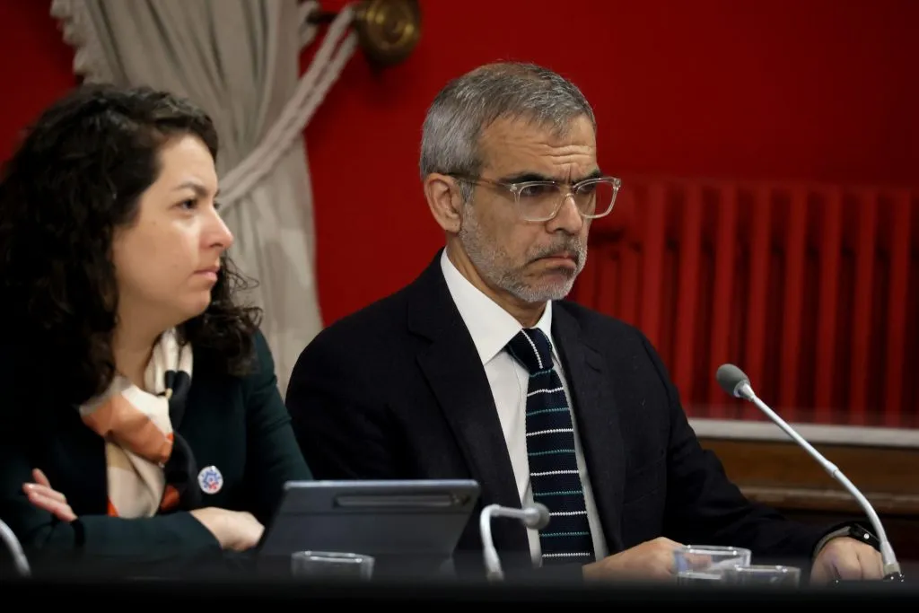 El ministro Luis Cordero será el encargado de lidiar con la seguridad en el fútbol chileno. (Foto: Dragomir Yankovic/Aton Chile)