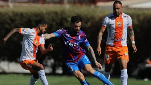 Universidad Católica logró rescatar un empate en El Salvador ante Cobresal (Foto: Javier Torres/Photosport)