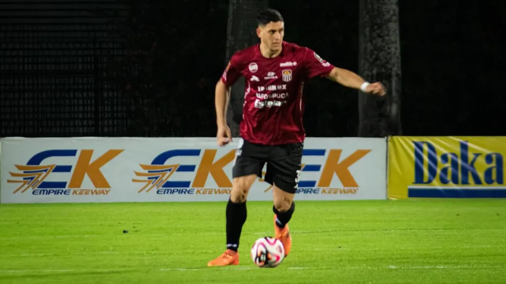 Ezequiel Neira no podrá jugar contra Universidad de Chile.