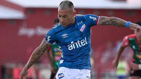 Vargas no la pasa bien en Uruguay.