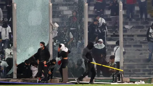 Más de 20 hinchas no ingresarán al estadio por 12 años (Photosport).