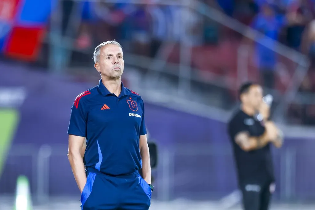 Claudio Borghi le envía un mensaje de agradecimiento a Gustavo Álvarez. (Foto: Photosport)
