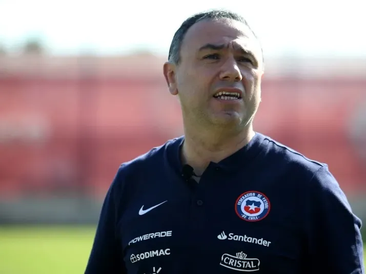 Renuncia deja en jaque a La Roja: trabajará con Francis Cagigao