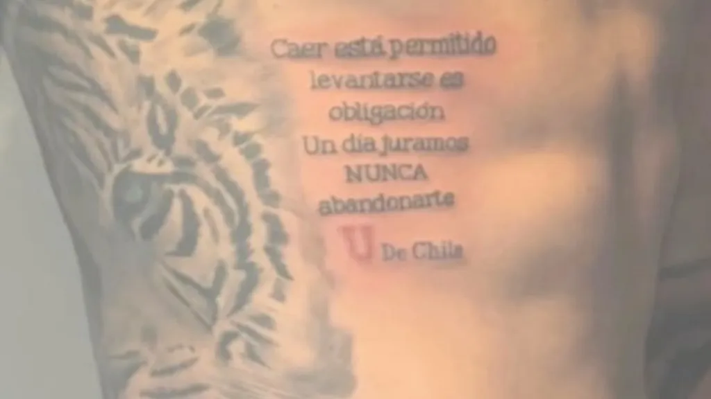 El tatuaje de Cristóbal Campos: amor por Universidad de Chile.