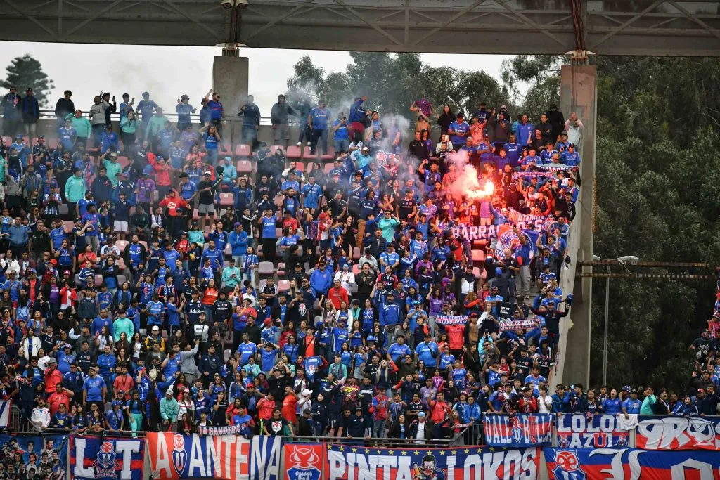 Sufren los hinchas de la U por el cambio de horario | FOTO: Alejandro Pizarro Ubilla/Photosport