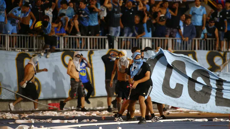 Deportes Iquique recibió cuatro fechas de castigo tras invasión de sus hinchas al campo de juego. (Foto: Photosport)