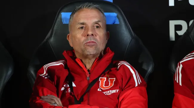 Hasta el propio DT de Universidad de Chile criticó la reprogramación: Gustavo Álvarez la tildó de una falta de respeto hacia los hinchas.