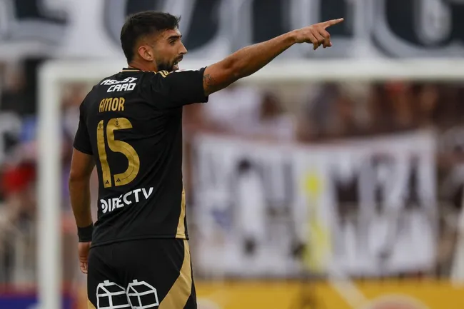 Emiliano Amor se gana su lugar en el equipo titualr de Colo Colo. (Foto: Andrés Pina/Photosport)