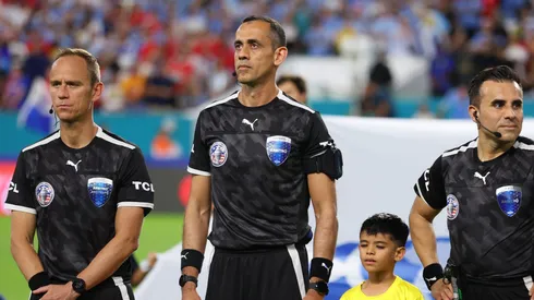 Juan Benítez es el encargado de impartir justicia en el partido de Colo Colo vs Racing.