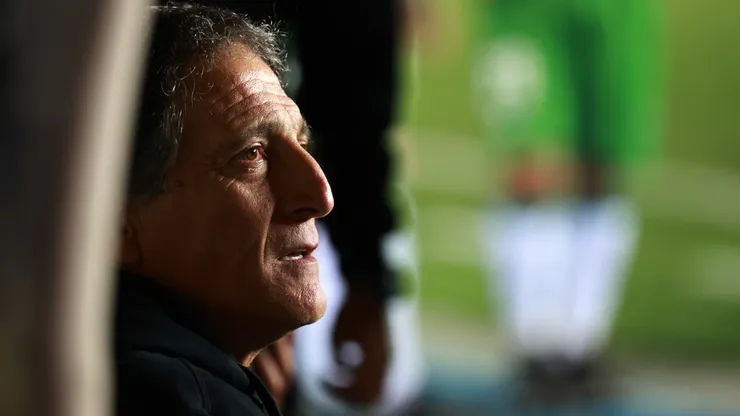 Mario Salas se queja por la programación del encuentro de Deportes Temuco ante San Luis. (Foto: Photosport)