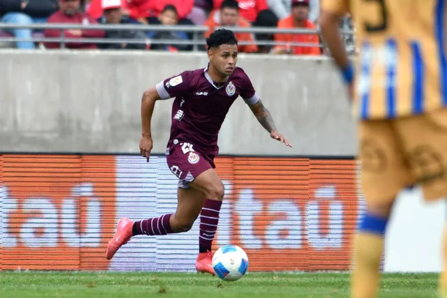 Jhonatan Kauan valoró a Charles Aránguiz en la previa del duelo entre Universidad de Chile y D. La Serena.