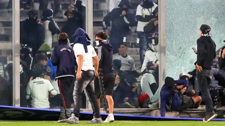 Barristas de Colo Colo están totalmente identificados y ya se presentó una querella en su contra (Foto: Photosport)