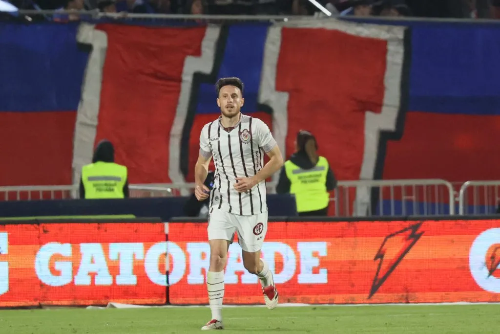 Futbol, Universidad de Chile vs Deportes La Serena.
Fecha 8, Liga de Primera 2025.
El jugador de Deportes La Serena Angelo Henriquez, celebra su gol  contra Universidad de Chile durante el partido de primera division disputado en el estadio Nacional en Santiago, Chile.
17/04/2025
Dragomir Yankovic/Photosport

Football, Universidad de Chile vs Deportes La Serena.
8st turn, 2025 First division league.
Deportes La SerenaÕs player Angelo Henriquez, celebrates his goal against Universidad de Chile during the first division match held at the Nacional stadium in Santiago, Chile.
17/04/2025
Dragomir Yankovic/Photosport