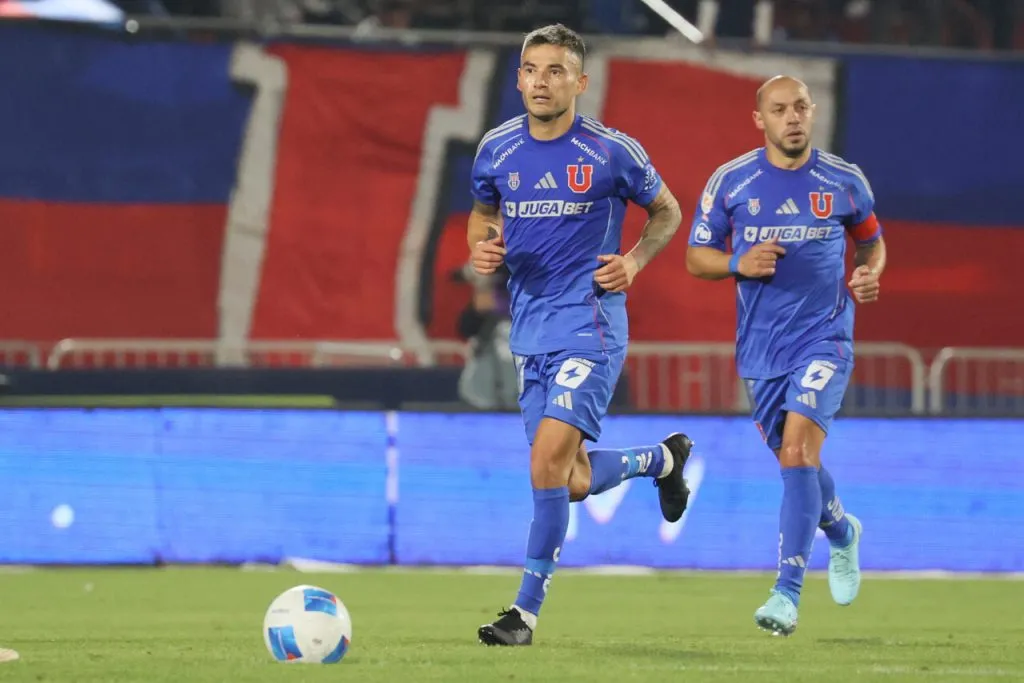 Aránguiz habla sobre el presente azul | Foto: Photosport