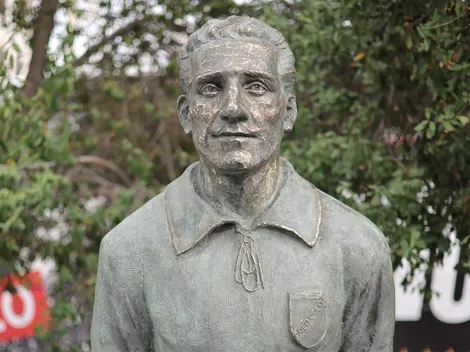 FOTO: La estatua de David Arellano inaugurada en el Estadio Monumental