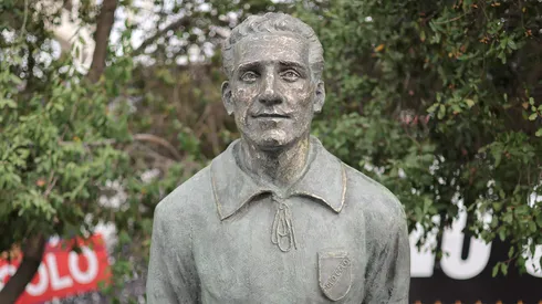 Este sábado fue imaugurada la estatua de David Arellano en el Estadio Monumental.