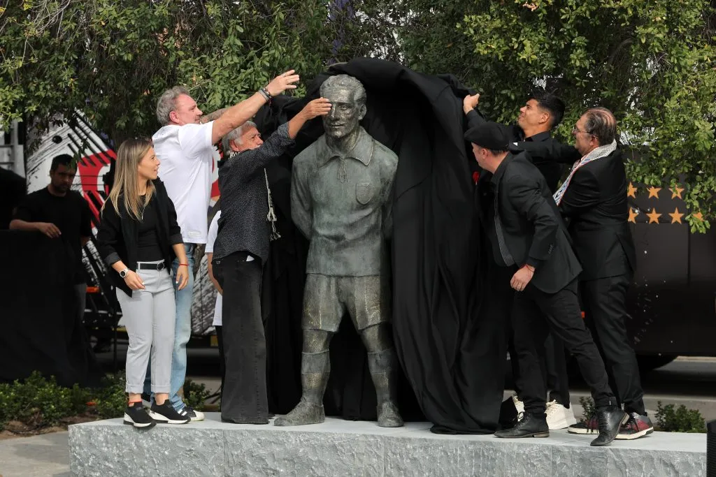 La estatua de David Arellano que fue presentada el día 19 de abril en el Estadio Monumental
(Foto: Javier Torres)