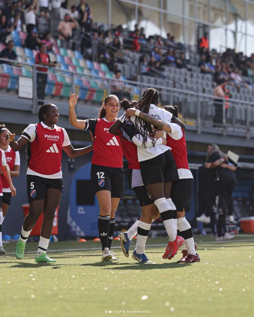 Las jugadores de Colo Colo celebrando un nuevo triunfo ante la U | FOTO: Colo Colo Femenino