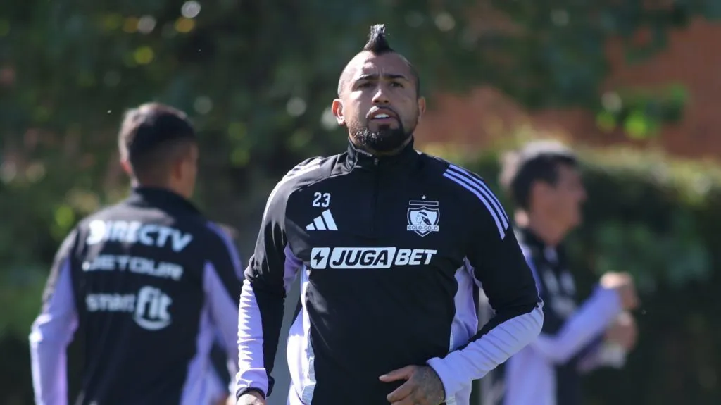 Arturo Vidal habló fuerte y claro ante los periodistas (Foto: @colocolooficial)