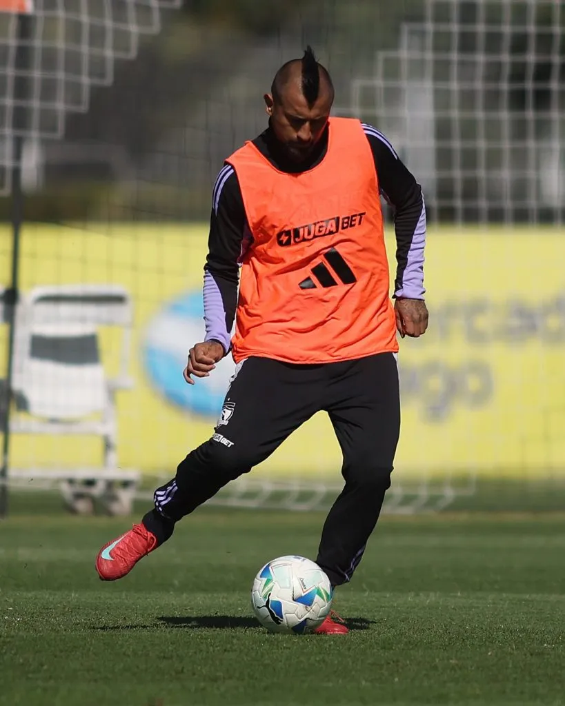 Arturo Vidal volvió a entrenar con normalidad en Colo Colo tras la vacuna para la influenza. (Foto: @colocolooficial)