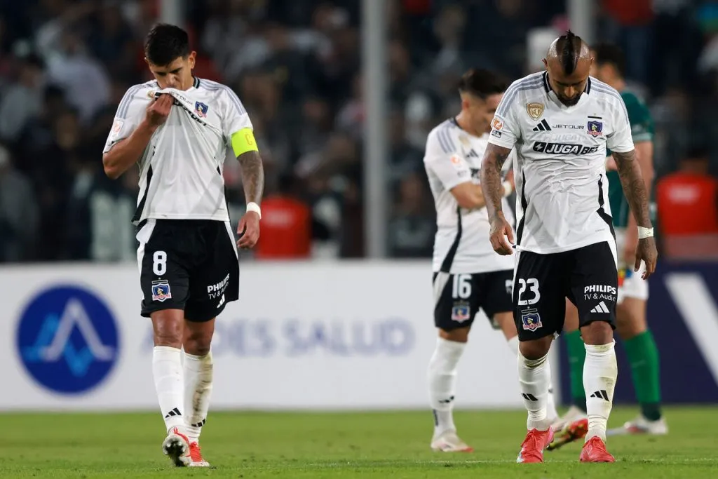 Vidal sale en defensa de Pavez | Foto: Photosport