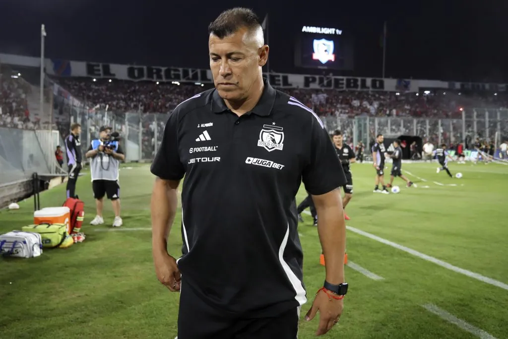 Gustavo de Luca recrimina duramente a Jorge Almirón 
(Foto: Felipe Zanca/Photosport)