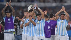 Racing recibió la visita de una figura chilena en la concentración en Santiago.