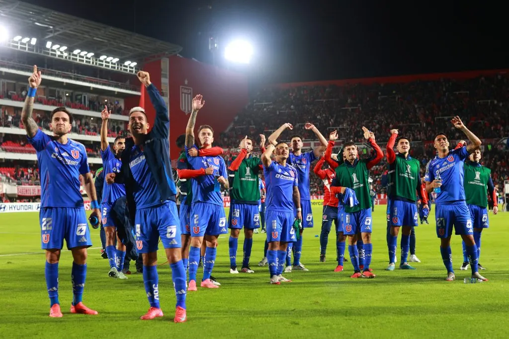 Según la IA, los clasificados a octavos de final serán Universidad de Chile y Estudiantes de La Plata.