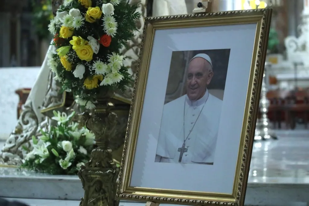La muerte del Papa Francisco ha conmocionado al mundo | FOTO: Jonnathan Oyarzun/Aton Chile