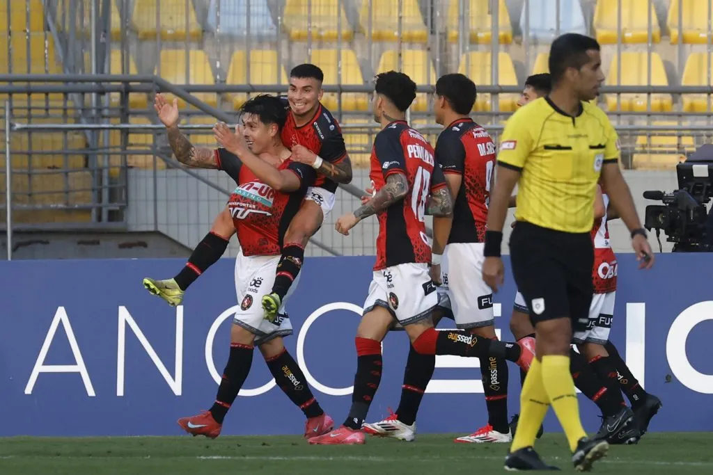 Los árbitros del partido UC vs Deportes Limache están en el ojo de la polémica | FOTO: Sebastian Cisternas/Photosport