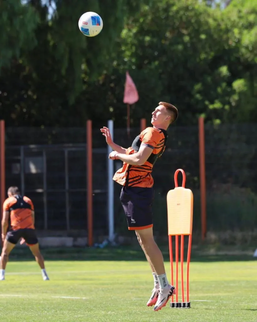 Cobreloa entrena en pasto natural previo a sus encuentros en sintético, aquello para no exponer a los futbolistas a lesiones. (Foto: Cobreloa SADP)