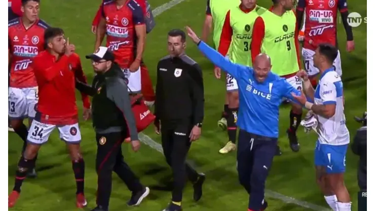 El fuerte encontrón entre Zampedri y Pinares sigue dando que hablar.