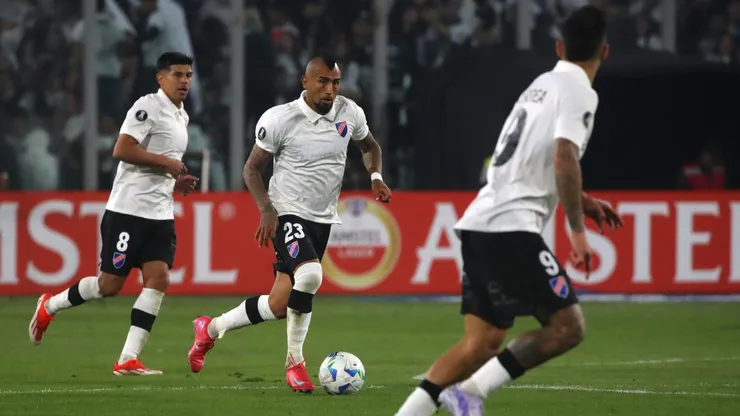 Colo Colo juega ante Racing por la fecha 3 del Grupo E de la Copa Libertadores. (Foto: Photosport)