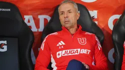 Gustavo Álvarez golpea la mesa tras la igualdad de la Universidad de Chile