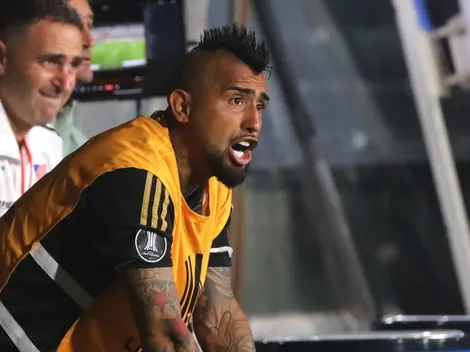 Leyenda alba le da en el piso a Vidal: "Le hace mal a Colo Colo"