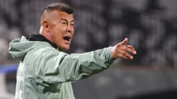 Almirón pretende sostener a cuestionado jugador.