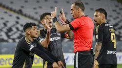 El árbitro Juan Benítez no sancionó el posible penal a Salomón Rodríguez.