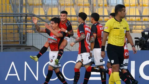 Rodrigo Carvajal recibirá un duro castigo tras recibir de regalo tres camisetas de la UC (Photosport).